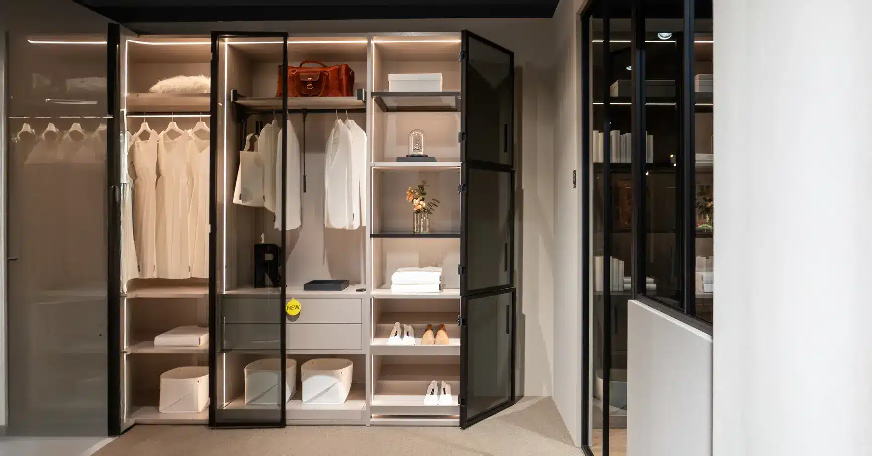 hinged-wardrobe-carousel